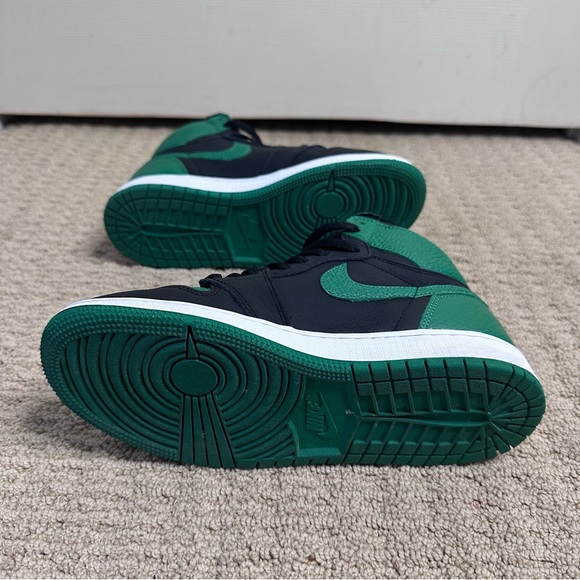 Air Jordan 1 Pine Green - Picture 6 of 6